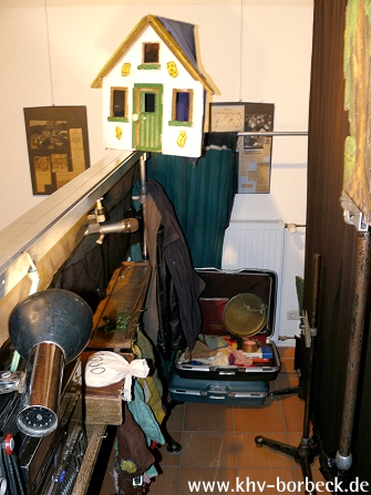 Bild 2 - Galerie der Weihnachtsausstellung: "Kasperle ist wieder da" - Die Puppenbühne Larifari spielt "Ein Häuschen für Gretel"