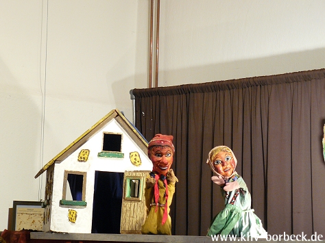 Bild 30 - Galerie der Weihnachtsausstellung: "Kasperle ist wieder da" - Die Puppenbühne Larifari spielt "Ein Häuschen für Gretel"