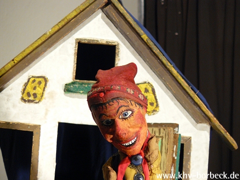Bild 31 - Galerie der Weihnachtsausstellung: "Kasperle ist wieder da" - Die Puppenbühne Larifari spielt "Ein Häuschen für Gretel"