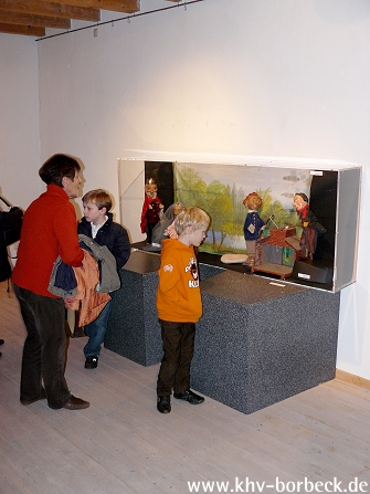 Bild 37 - Galerie der Weihnachtsausstellung: "Kasperle ist wieder da" - Die Puppenbühne Larifari spielt "Ein Häuschen für Gretel"