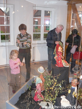 Bild 39 - Galerie der Weihnachtsausstellung: "Kasperle ist wieder da" - Die Puppenbühne Larifari spielt "Ein Häuschen für Gretel"